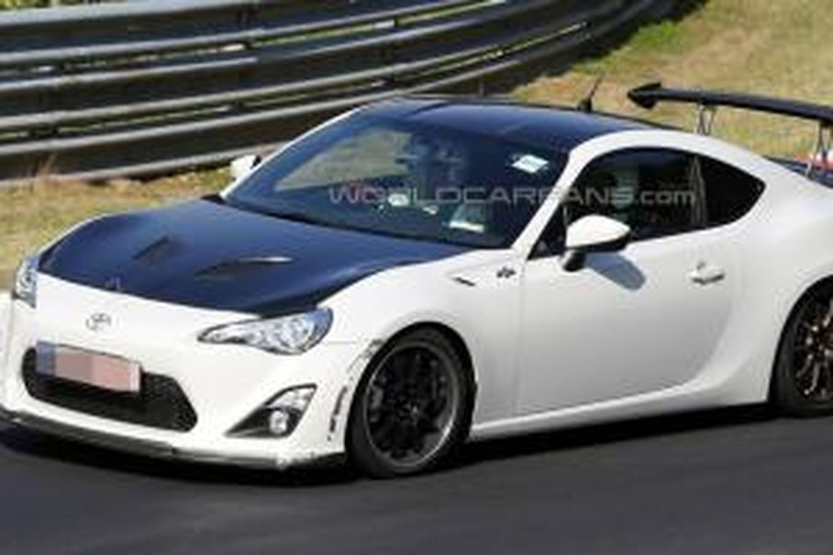 Toyota GT86 yang diduga menggendong mesin 2.5L turbocharger sedang dipacu di Nurburgring.