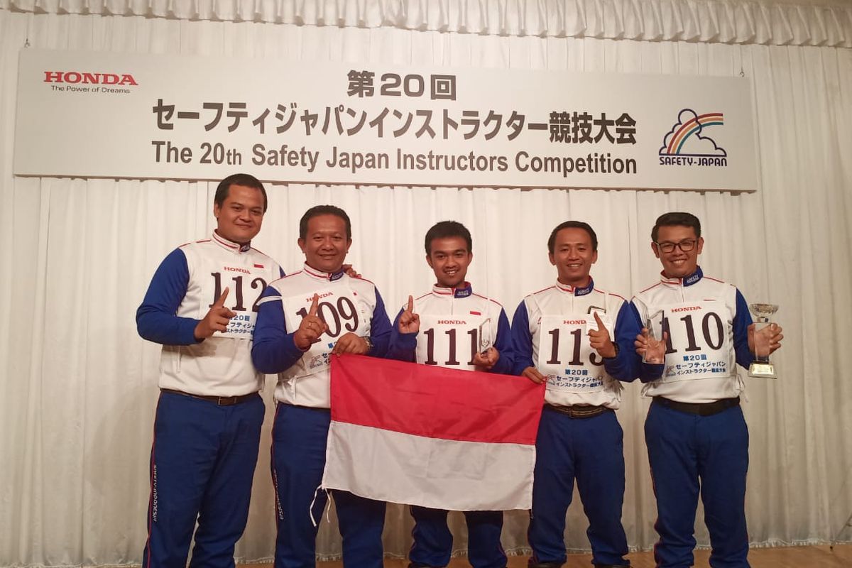 Tim instruktur keselamatan berkendara dari Astra Honda Motor Indonesia meraih podium juara di kompetisi 20th Safety Japan Instructor Competition