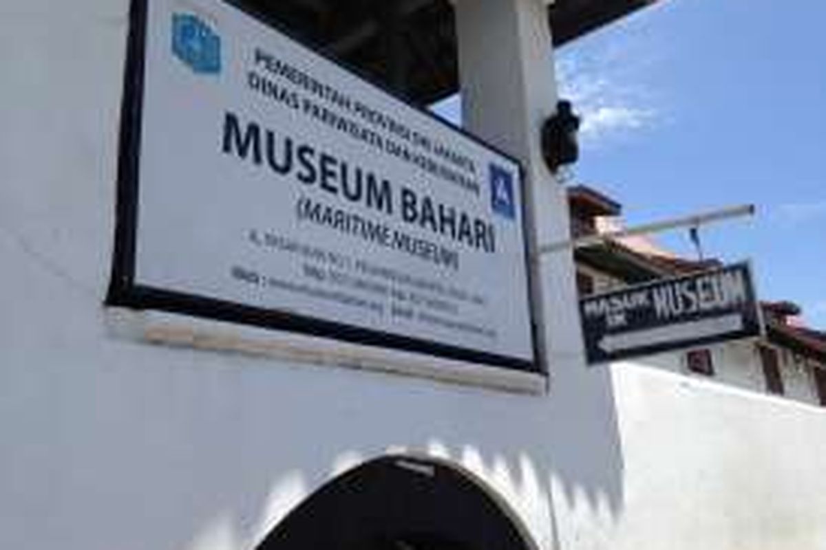 Tampak bangunan Museum Kebaharian yang berlokasi di Penjaringan, Jakarta Utara, Sabtu (2/4/2016). Bangunan ini dulunya merupakan gudang rempah yang digunakan VOC untuk menampung rempah-rempah yang didapat dari Nusantara. 








