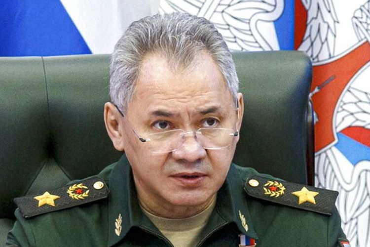 Dalam foto selebaran yang dirilis oleh Layanan Pers Kementerian Pertahanan Rusia pada hari Selasa (19/2/2022), Menteri Pertahanan Rusia Sergei Shoigu memimpin pertemuan Dewan Kementerian Pertahanan di Moskwa, Rusia. Pada Senin (6/3/2023), Kemenhan Rusia melaporkan Sergei telah mengunjungi Kota Mariupol.