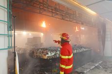 Panik Saat Kebakaran di Revo Town Bekasi, Satu Orang Lompat dari Lantai Dua