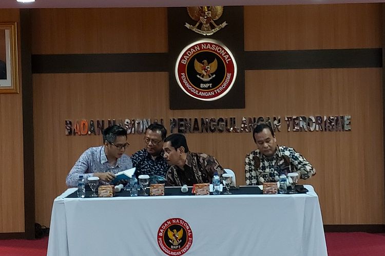 Kepala BNPT Suhardi Alius menggelar konferensi pers terkait wacana pemulangan WNI eks FTF di Jakarta, Jumat (7/2/2020).