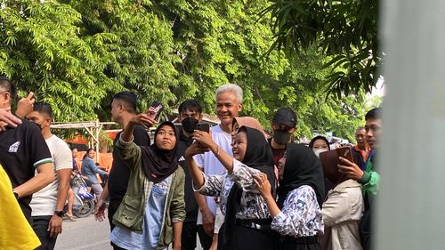 Sowan ke Ponpes di Tegal, Ganjar Dapat Keluhan soal Sekolah dari Pagi sampai Sore