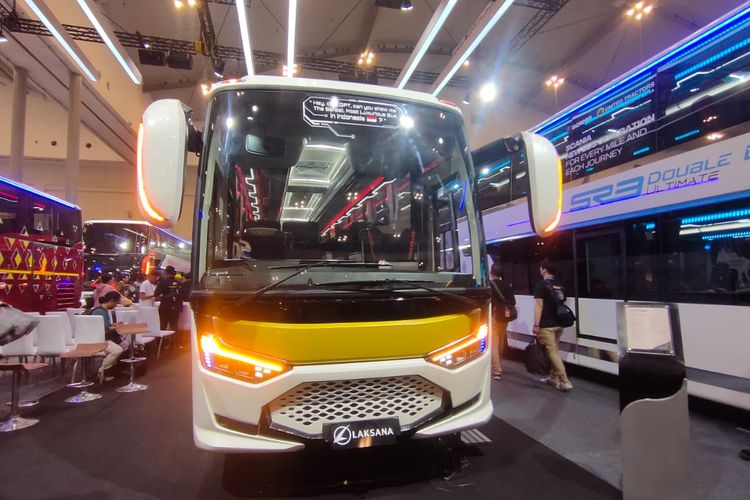 Laksana luncurkan Legacy SR3 Double Decker dan Tourista SR3