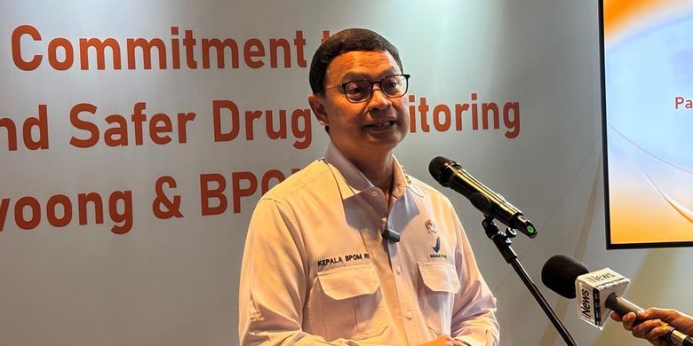 Kepala Badan Pengawas Obat dan Makanan (BPOM) Taruna Ikrar Bakti dalam temu media di Jakarta (13/11/2025).