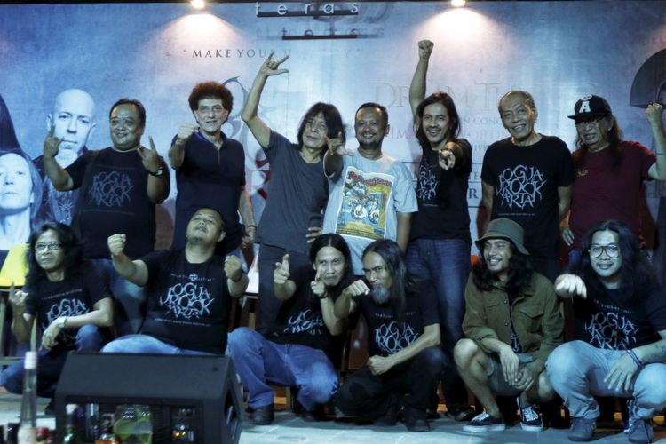 Band pembuka festival musik rock Jojgjarockarta saat jumpa pers di Hyatt Regency Yogyakarta, Kamis (28/9/2017). Jogjarockarta akan menampilkan band utama Dream Theater dan dimeriahkan antara lain God Bless, Roxx, Power Metal, dan Death Vomit. 