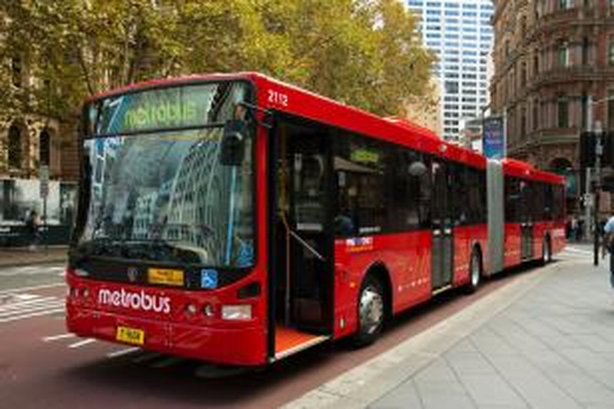 Bus gandeng produksi Scania yang digunakan untuk transportasi massal di Sydney, Australia.