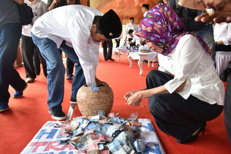 Pemkab Purwakarta mengumpulkan uang untuk membantu korban Rohingya, Senin (3/9/2017).