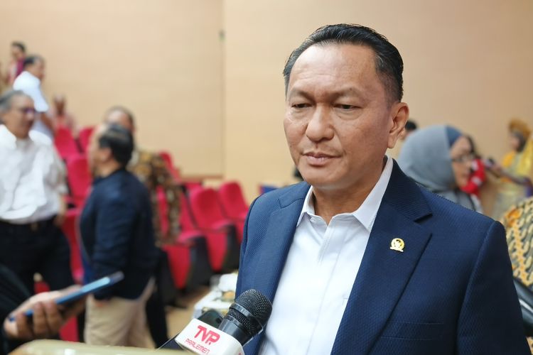 DPR Sebut Penyebab Antrean SPBU karena Banyak Warga Beralih ke BBM Subsidi