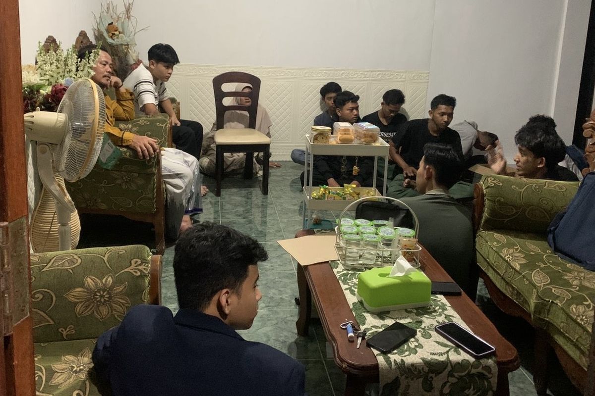 Panitia saat mendatangi rumah korban, Kamis (8/5/2025).