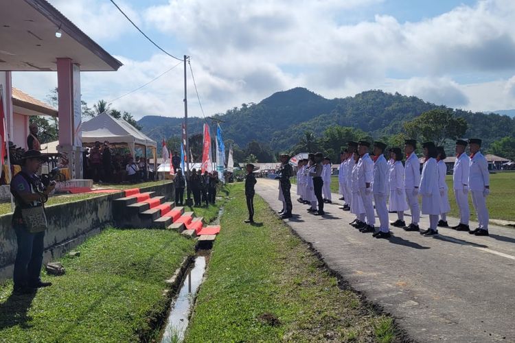 Gubernur Kalimantan Utara  Zainal Arifin Paliwang memimpin  upacara peringatan HUT ke-78 RI di Lapangan Yuvai Semaring, Kecamatan Krayan Induk, Kabupaten Nunukan, Kamis (17/8/2023).