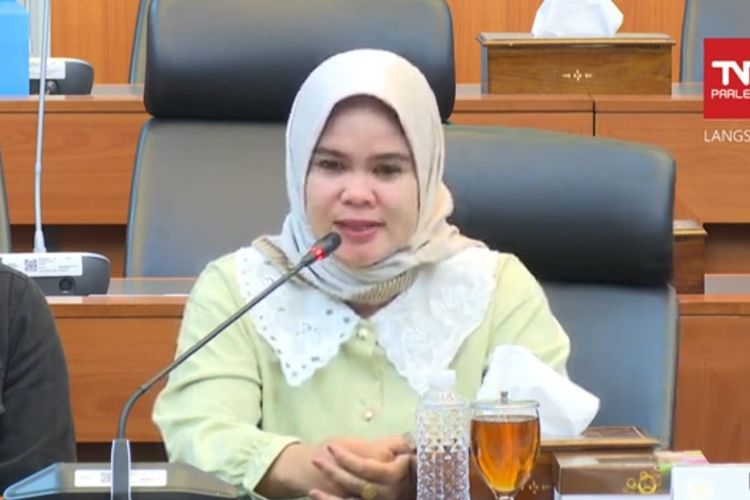 Menangis, Ibu Afif Maulana Tak Ikhlas Pelaku yang Aniaya Anaknya Belum Terungkap, Ngadu ke DPR