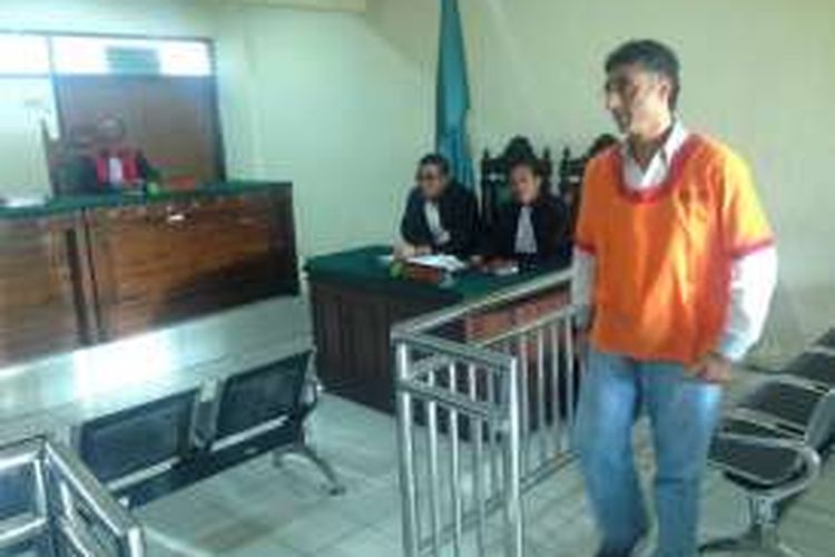 Warga negara Pakistan Muhammad Riaz atau Mr Khan dihukum mati karena terbukti impor narkotika seberat 97 kg di dalam mesin genset yang diselundupkan melalui Pelabuhan Tanjung Emas Semarang, Senin (14/11/2016).