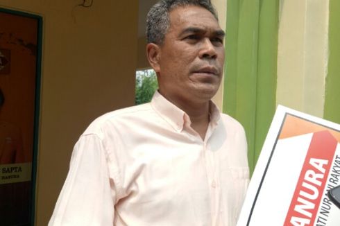 Seorang Pengemudi Ojol Ambil Formulir Bakal Calon Wali Kota Tangsel