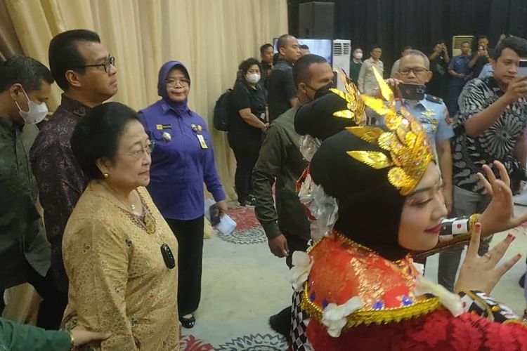 Presiden kelima RI Megawati Soekarnoputri tiba di Gedung Lemhannas untuk menghadiri peluncuran buku dalam rangka hari jadi ke-58 Lemhannas, Jakarta Pusat, Sabtu (20/5/2023).
