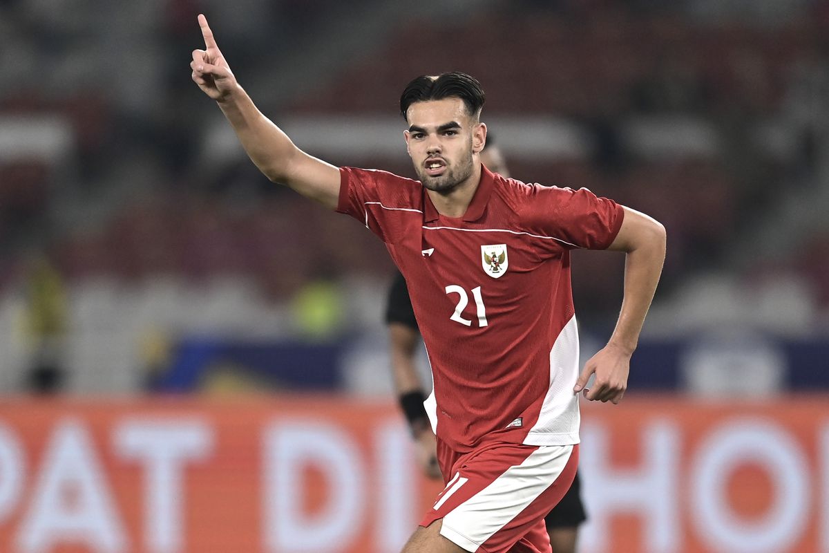 Pesepak bola Timnas U23 Indonesia Jens Raven berselebrasi usai membobol gawang Timnas U23 Brunei Darussalam dalam pertandingan penyisihan Grup A Piala AFF U-23 2025 di Stadion Utama Gelora Bung Karno (SUGBK), Senayan, Jakarta, Selasa (15/7/2025). ANTARA FOTO/Dhemas Reviyanto/mrh/foc.
