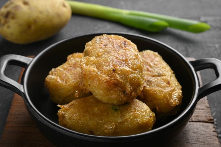 Ilustrasi perkedel kentang padang untuk lauk makan siang.