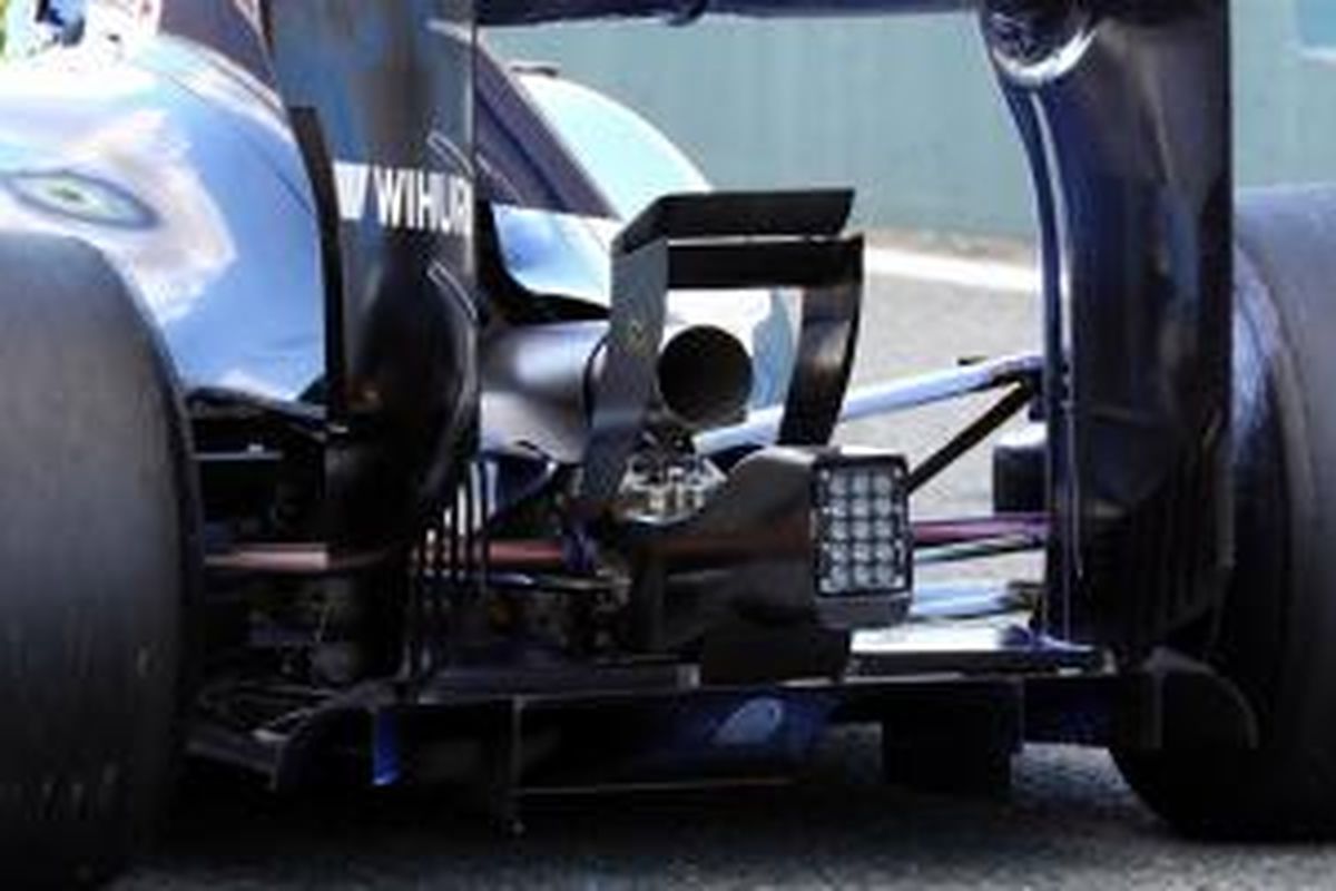 Mobil Felipe Massa dari tim Williams FW36 saat sesi pengetesan di sirkuit Jerez, Spanyol, Januari lalu.