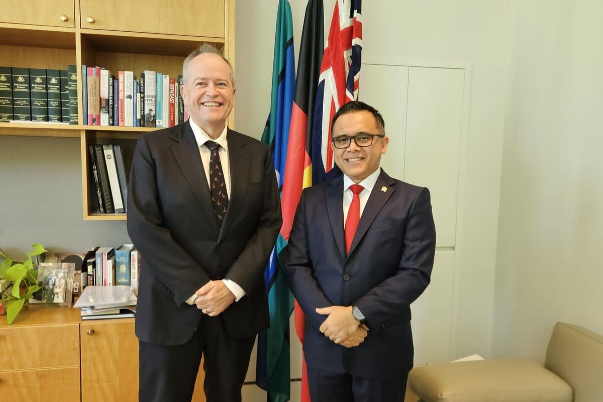 Menteri Pendayaguaan Aparatur Negara dan Reformasi Birokrasi (Menpan-RB) Abdullah Azwar Anas melakukan pertemuan dengan Menteri Pelayanan Pemerintah Australia (Minister for Government Services) Bill Shorten di Canberra, Australia, Rabu (18/10/2023).