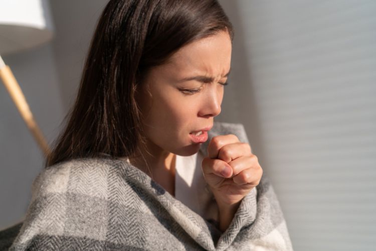 Ilustrasi batuk berdahak. Jika Anda memiliki warna dahak kuning, ada sejumlah kemungkinan penyakit yang menjadi penyebabnya, seperti faringitis, sinusitis, dan bronkiektasis. 