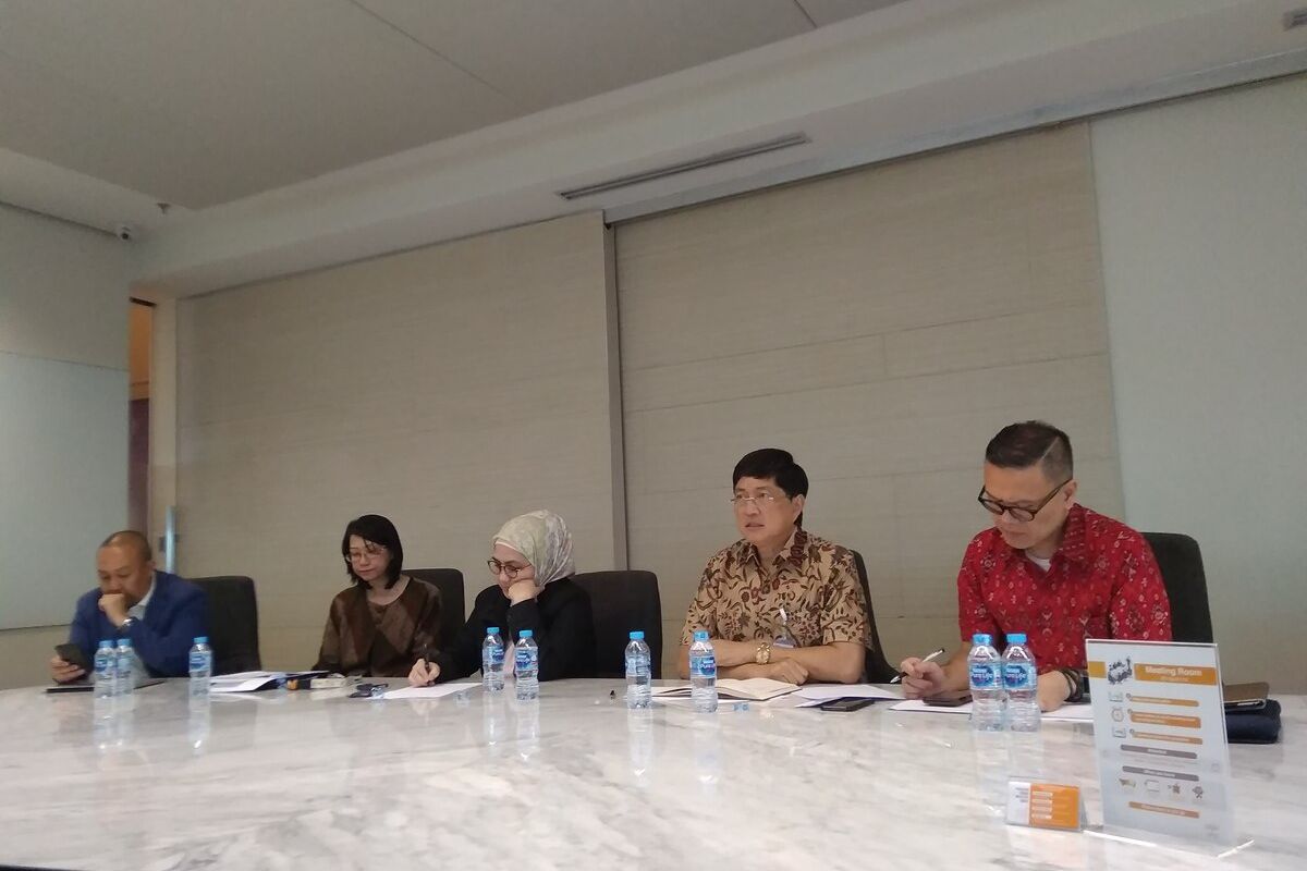 Direktur Utama Bank BTPN Ongky Wanadjati Dana (kedua dari kanan) dalam paparan kinerja keuangan semester I 2019 di Jakarta, Rabu (14/8/2019).