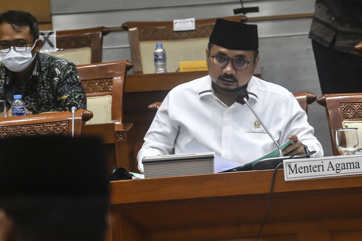 Indonesia?s Religious Affairs Minister Yaqut Cholil Qoumas said on Monday, April 19, 2021 that convoys around the city on the eve of Idul Fitri to mark the end of the holy month of Ramadan are prohibited. The parades could pull a crowd and potentially be the source of coronavirus transmission. 