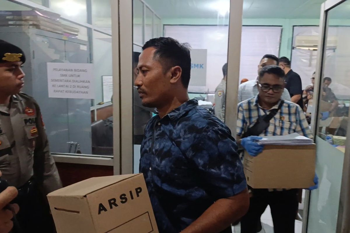 Pasca OTT, Polisi Geledah Kantor Dikbud NTB dan Sita 4 Kardus Dokumen