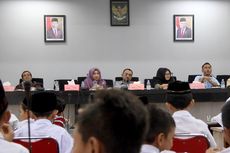 Di Gedung DPR Aceh, Foto Presiden dan Wakilnya Dicetak dari Bahan Spanduk