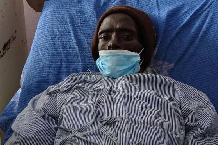 Peter Kigen, seorang pria di Kenya yang menjadi pemberitaan karena hidup lagi setelah dinyatakan meninggal. Dia terbangun saat hendak dibalsem.