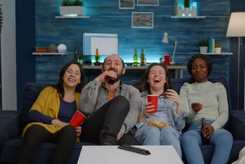 Rekomendasi Film Komedi Terbaik Cocok untuk Melepas Penat