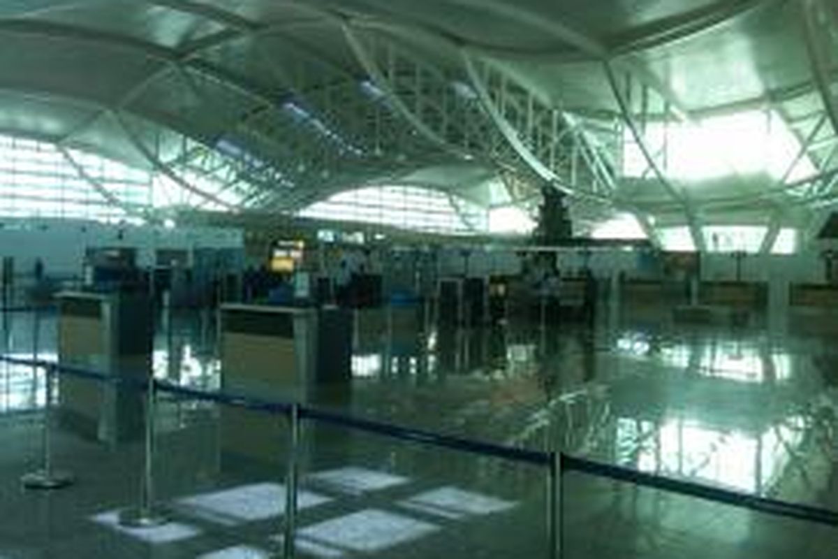 Suasana di Terminal Keberangkatan Internasional Bandara Ngurah Rai Denpasar, Sabtu (5/10/2013).