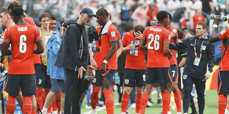 Thomas Tuchel memberikan instruksi kepada Marcus Rashford saat pertandingan Grup L antara Panama dan Inggris di Stadion New York New Jersey di New Jersey, Amerika Serikat, 27 Juni 2026.