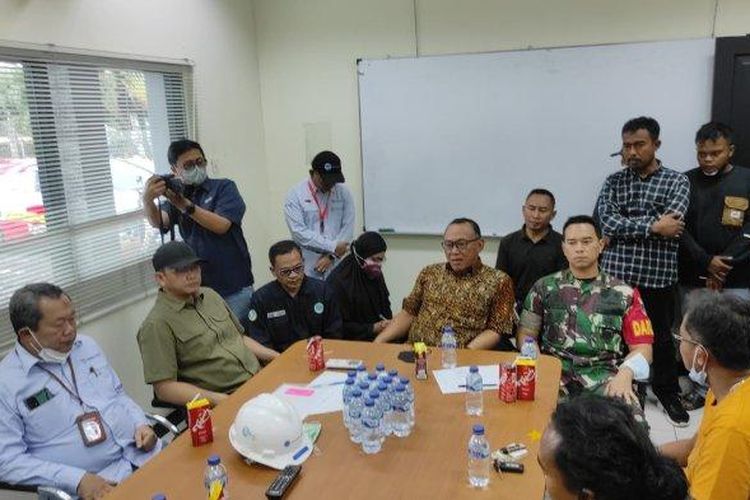 Pemerintah Kota Cilegon, Banten, meminta agar PT Chandra Asri Pacific Tbk Ciwandan menutup sementara operasional pabriknya di Cilegon, Sabtu (20/1/2024), akibat bau menyengat yang ditimbulkan.