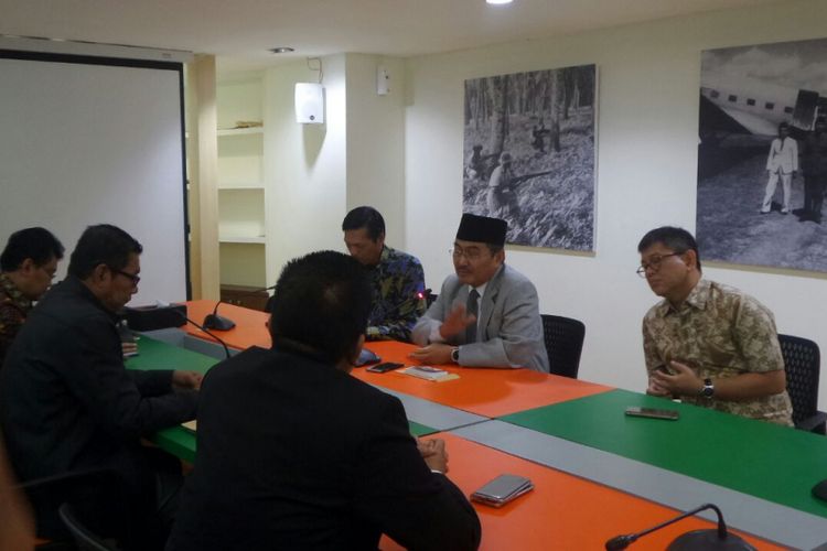 Pansus Hak Angket KPK saat bertemu Ketua ICMI Jimly Asshiddique di Kantor ICMI, Jalan Proklamasi, Jakarta Pusat, Kamis (7/9/2017).
