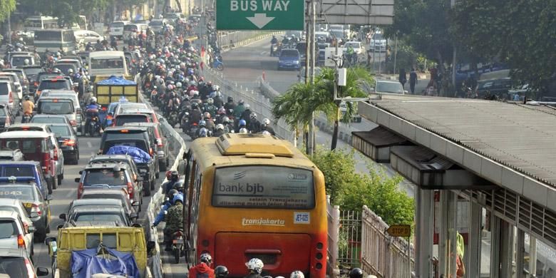 Ilustrasi : Bus Trans Jakarta