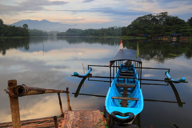Perahu wisata di Situ Gede di Tasikmalaya, Jawa Barat.