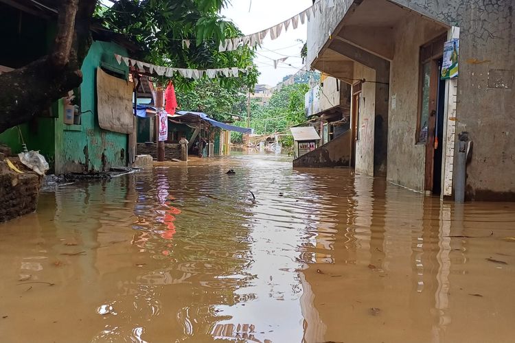 Potret banjir di enam RT Pejaten Timur, Pasar Minggu, Jakarta Selatan, Kamis (30/11/2023).