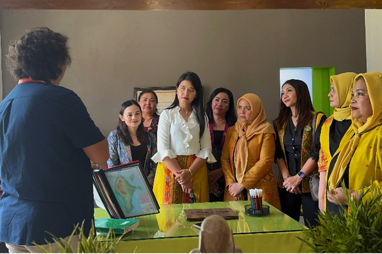 Kahiyang Ayu bersama Dinas Pendidikan dan Kebudayaan serta Pokja PAUD Kota Medan melakukan studi tiru ke TK Children's House Cendekia Harapan, Bali (31/10/2023).
