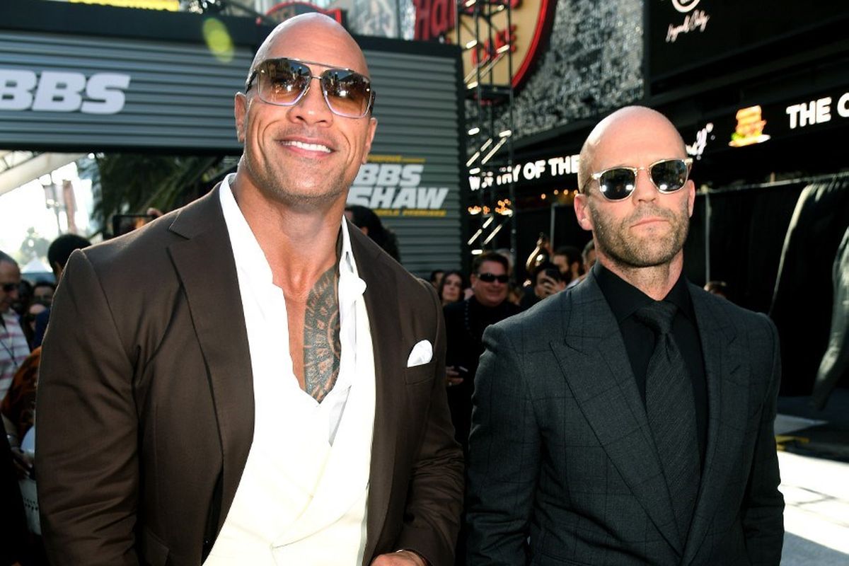 Aktor  Dwayne Johnson alias The Rock (kiri) dan Jason Statham menghadiri pemutaran perdana film keluaran Universal Pictures, Fast & Furious Presents: Hobbs & Shaw, di Dolby Theatre, Hollywood, California, pada 13 Juli 2019.