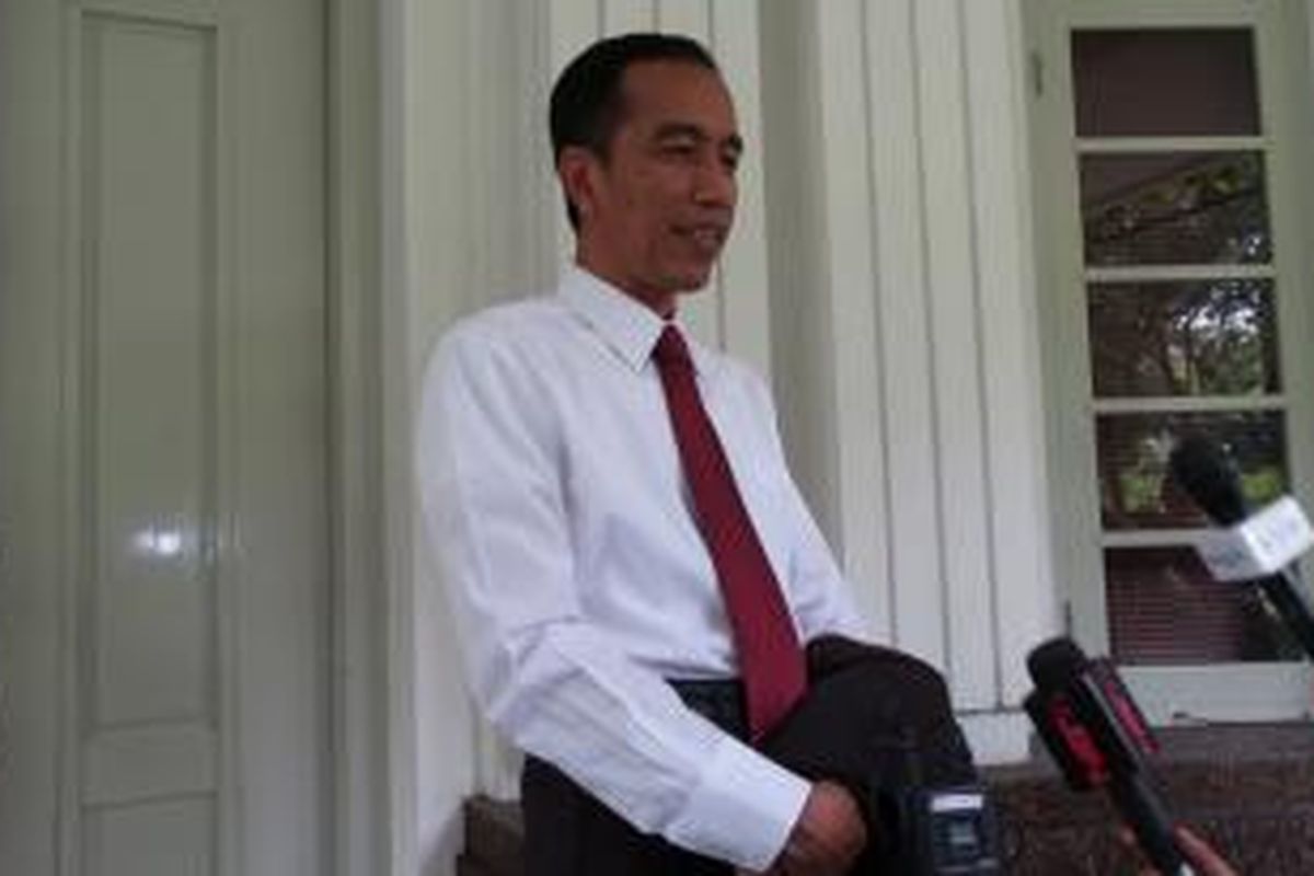 Presiden terpilih Joko Widodo saat wawancara dengan wartawan di rumah dinas gubernuran DKI Jakarta, Sabtu (20/9/2014).