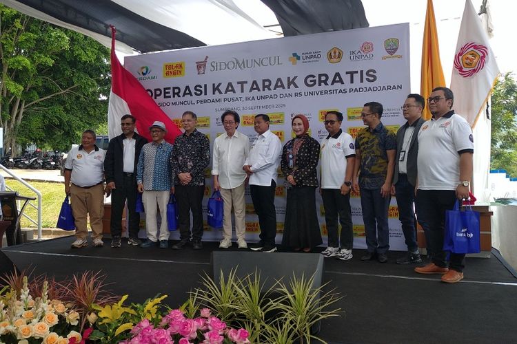 Dari Gelap ke Terang, Sido Muncul dan Unpad Bantu Masyarakat Pulih dari Katarak