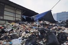 Tumpukan Sampah Menggunung di Kembangan, Warga Keluhkan Bau Menyengat
