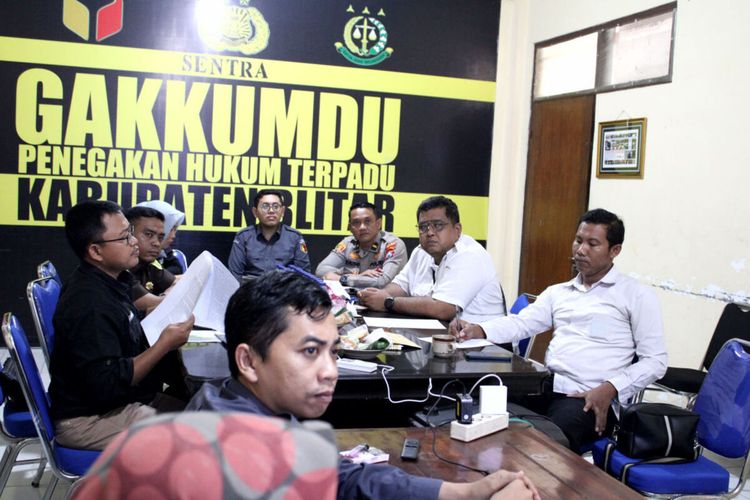 Rapat sentra Gakkumdu Bawaslu Kabupaten Blitar, Senin (11/11/2024)