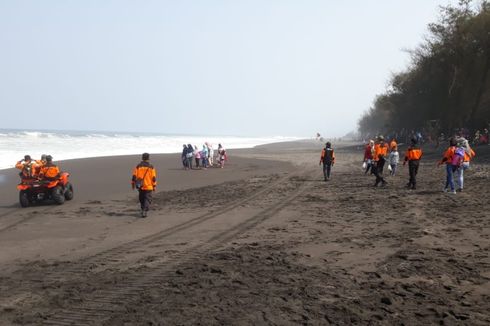 Gelombang Tinggi, Pencarian Mantan Pemain Persis Solo yang Hilang di Pantai Menggunakan 