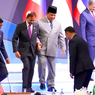 Momen Prabowo Gandeng Sultan Brunei Saat Turuni Tangga KTT ASEAN