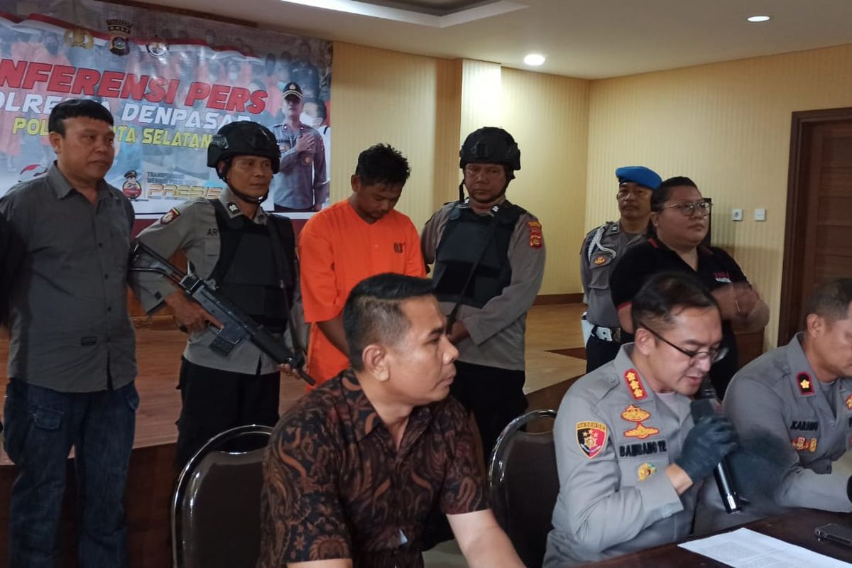 Kapolresta Denpasar Kombes Pol Bambang Yugo Pamungkas saat memimpin rilis kasus pembunuhan terhadap WN Australia  bernama Troy Mccallum Scott Johnston yang digelar di Kantor Polsek Kuta Selatan, Badung, Bali, pada Jumat (24/2/2023). Kompas.com/ Yohanes Valdi Seriang Ginta