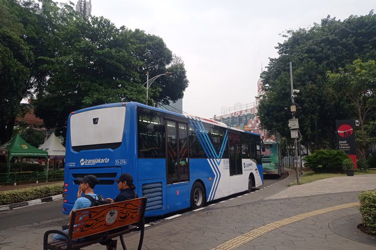 Warga Setuju Tarif Transjakarta Naik Asal Fasilitas Diperbaiki dan Kenaikan Tak Terlalu Tinggi