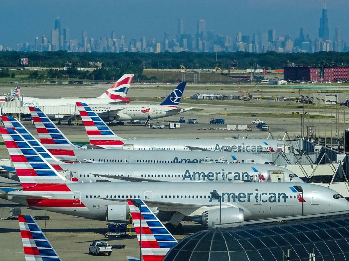 Pesawat American Airlines Mendarat dengan Lubang Peluru Usai Terbang dari  Kolombia