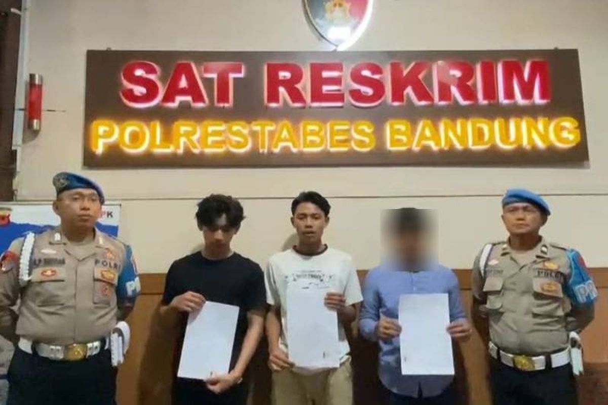 Ketiga Terduga pelaku pelecahan turis asing asal sinvapura minta maaf di Mapolrestabes bandung,