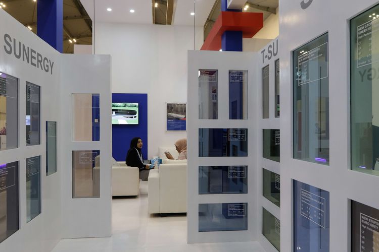 Pameran Glasstech Asia 2019 di Indonesia Convention Exhibition (ICE) BSD, Tangerang, Selasa (12/11/2019). Sebanyak 124 pelaku usaha dari 14 negara meramaikan pameran produk dan teknologi terkini industri kaca.